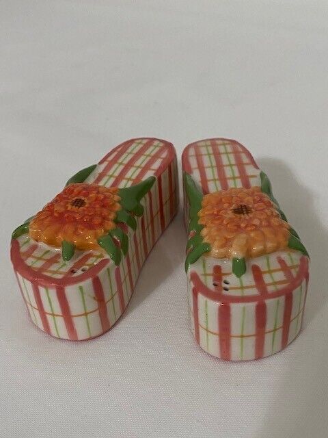 Flip Flops salt and pepper Shakers Peach and green with flowers